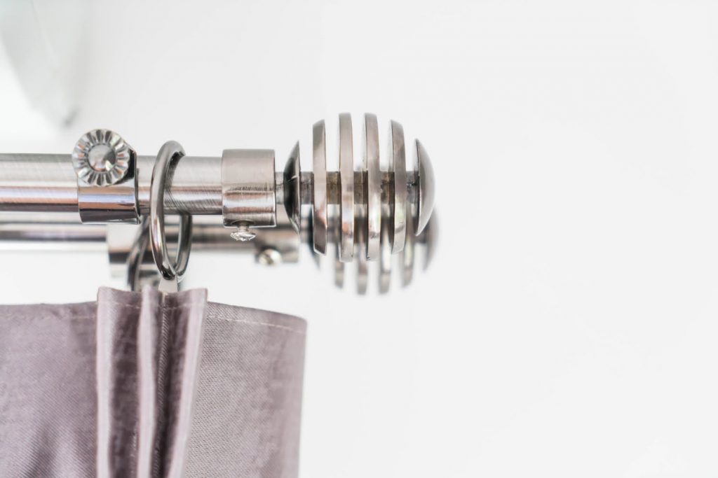 Udźwig karniszy metalowych